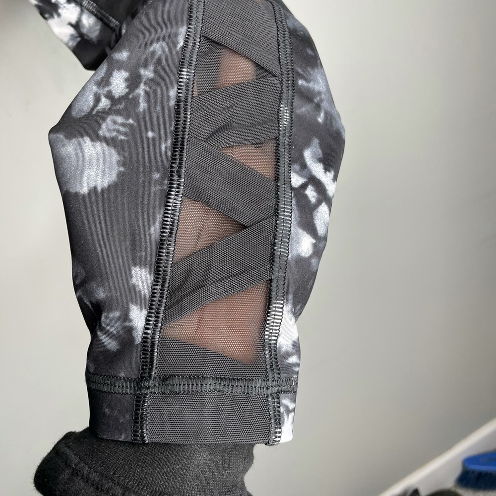 Lululemon Rise and Flow Pant - Size 8 - Picture 8 of 10
